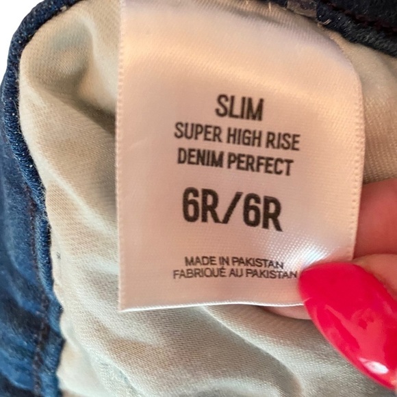 Express NWOT Super High Rise Denim Perfect Ankle Length Jeans - Picture 3 of 5